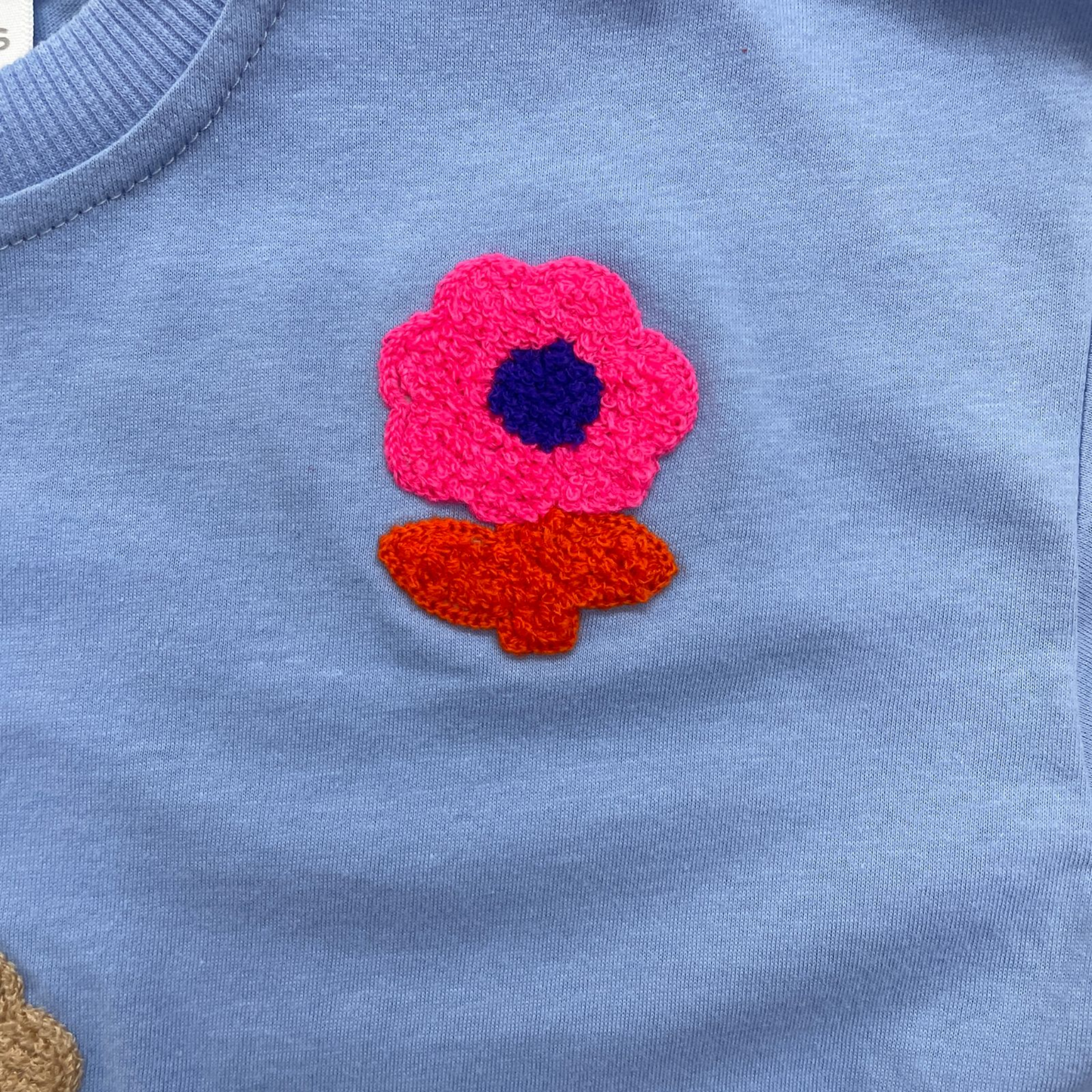 Playera bordada de flores