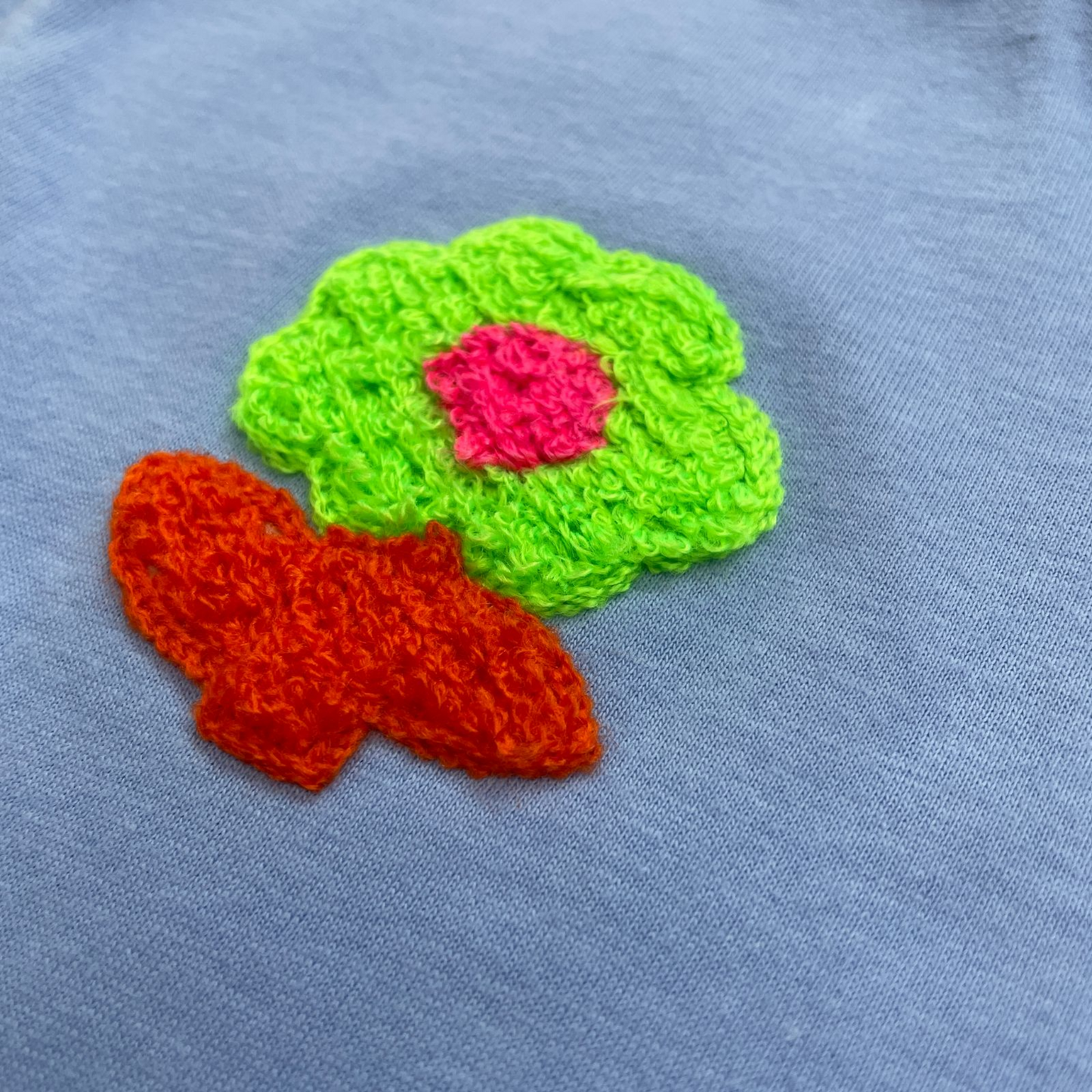 Playera bordada de flores