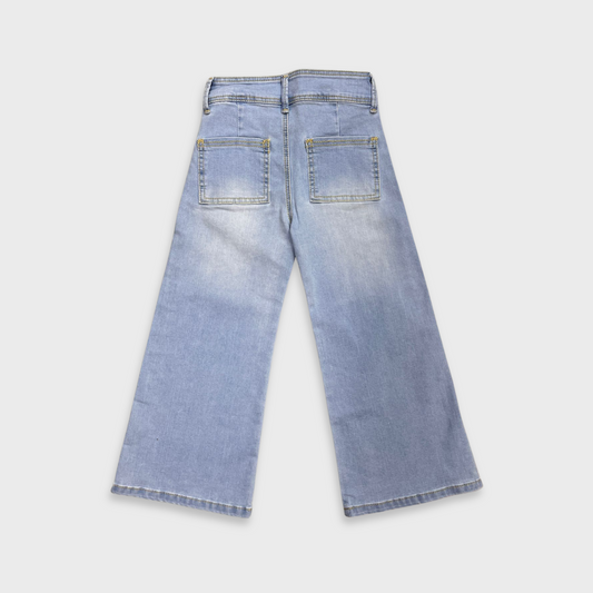 Pantalón de mezclilla acampanado