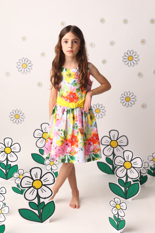 Vestido floreado con escote en la espalda