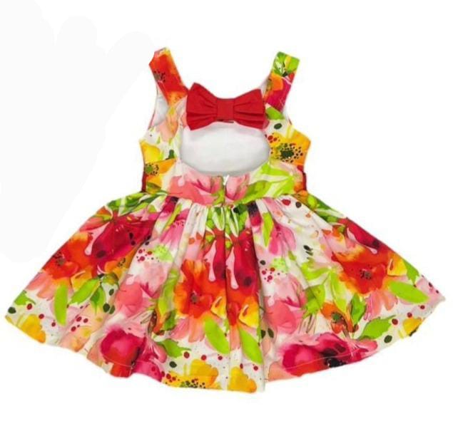 Vestido floreado con escote en la espalda