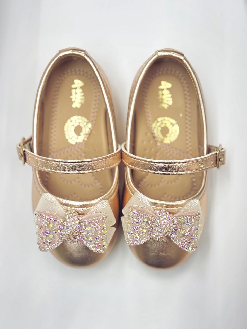 Balerina con moño y hebilla