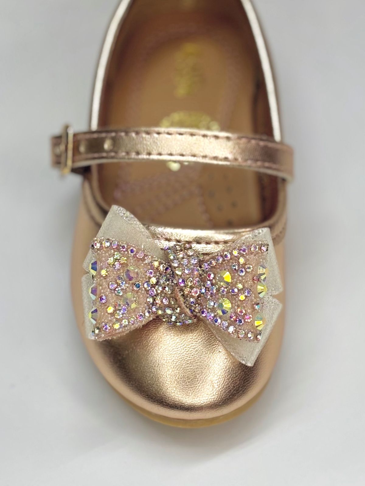 Balerina con moño y hebilla