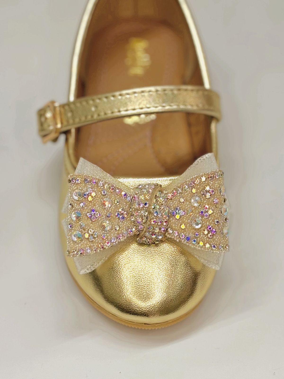 Balerina con moño y hebilla