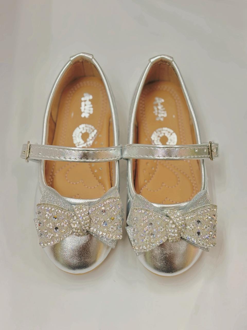 Balerina con moño y hebilla