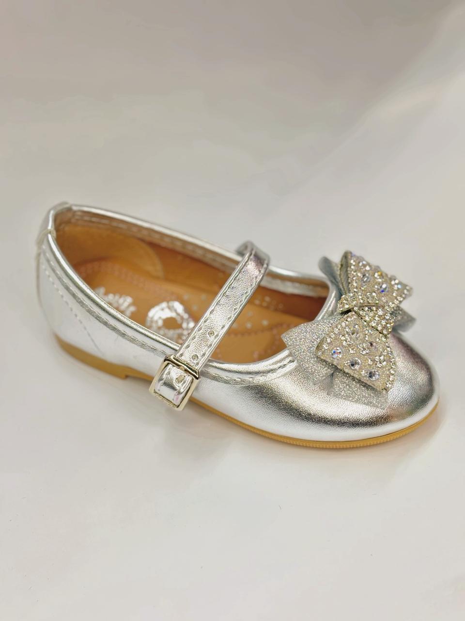 Balerina con moño y hebilla