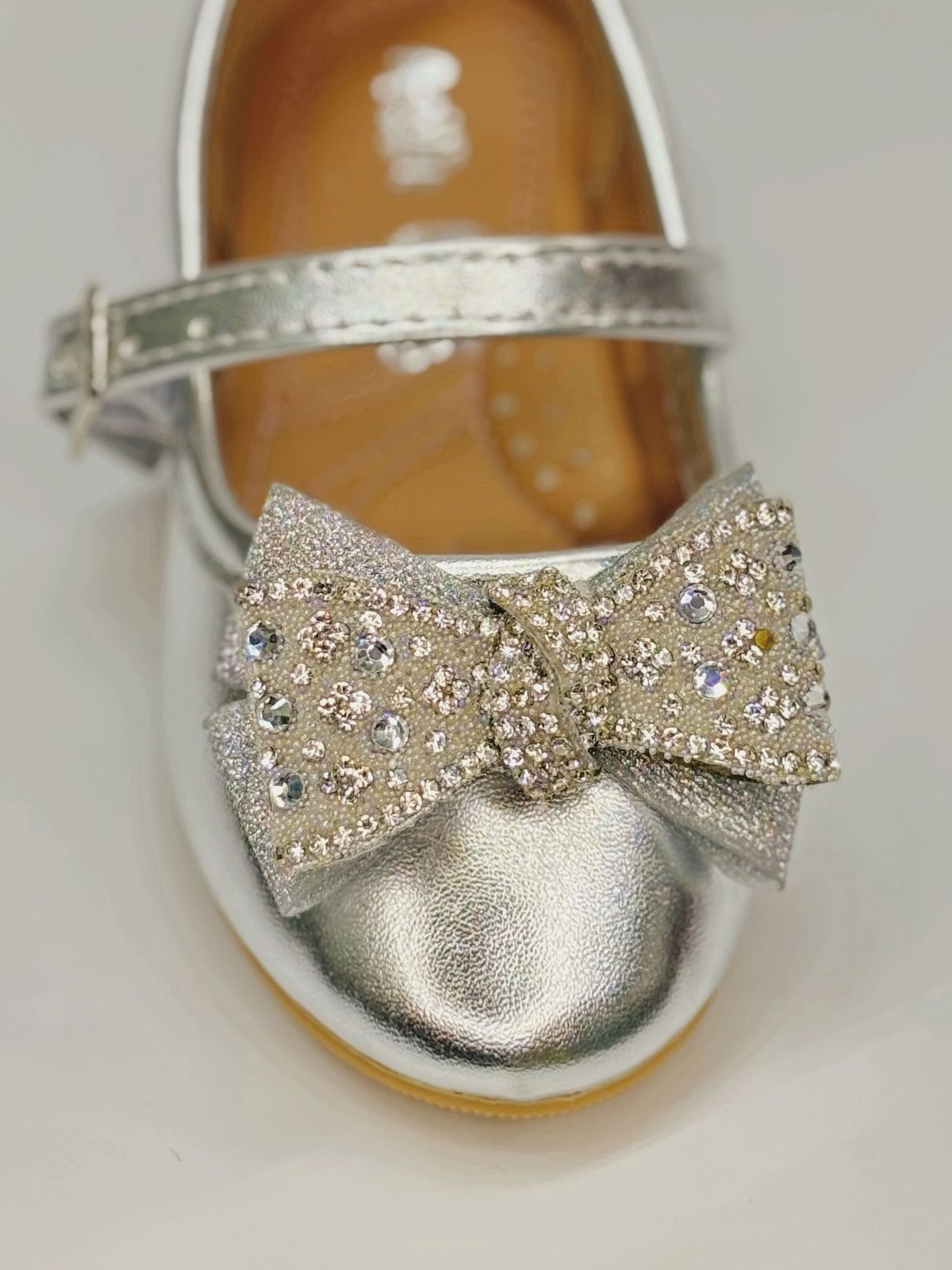 Balerina con moño y hebilla