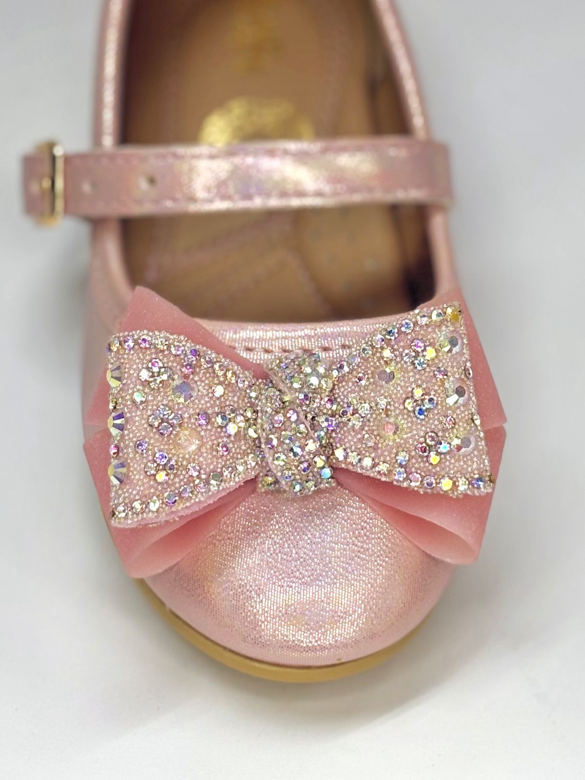 Balerina con moño y hebilla