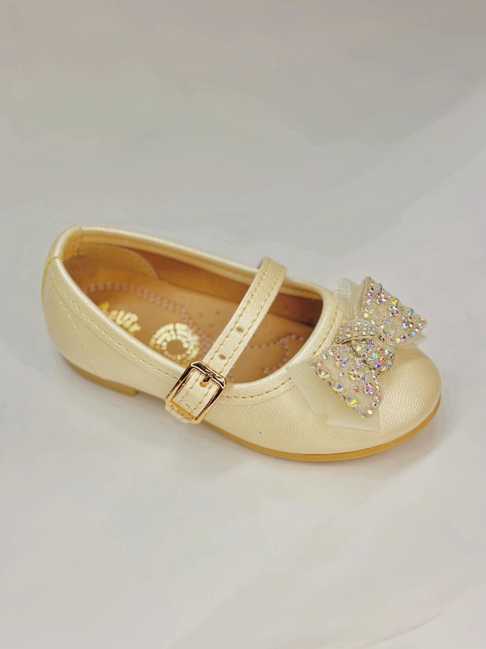 Balerina con moño y hebilla