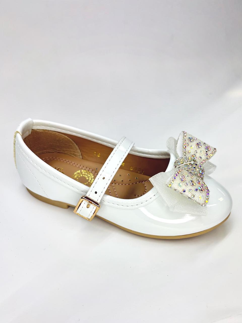 Balerina con moño y hebilla